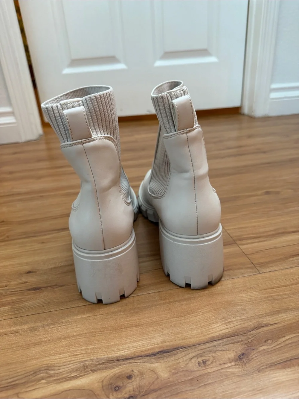 Steve Madden Women's Cream Chelsea Ankle Boots